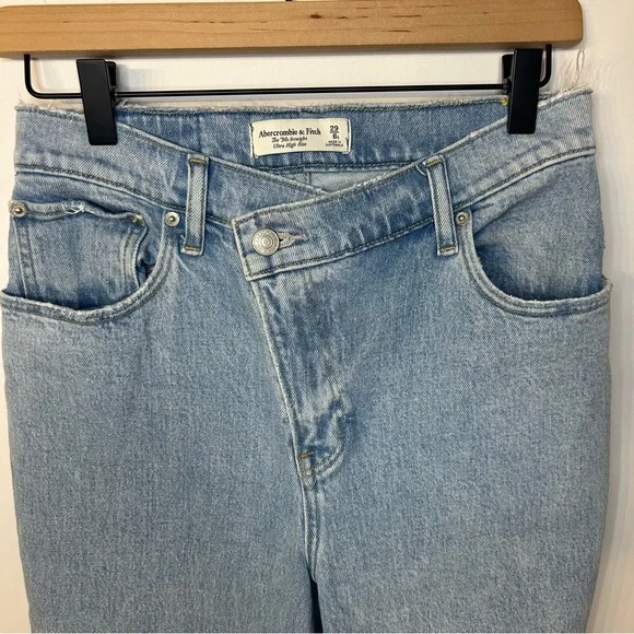 Abercrombie & Fitch ‘90s Straight Ultra High Rise Asymetrical Waist Jeans, 29/8s - Picture 4 of 10